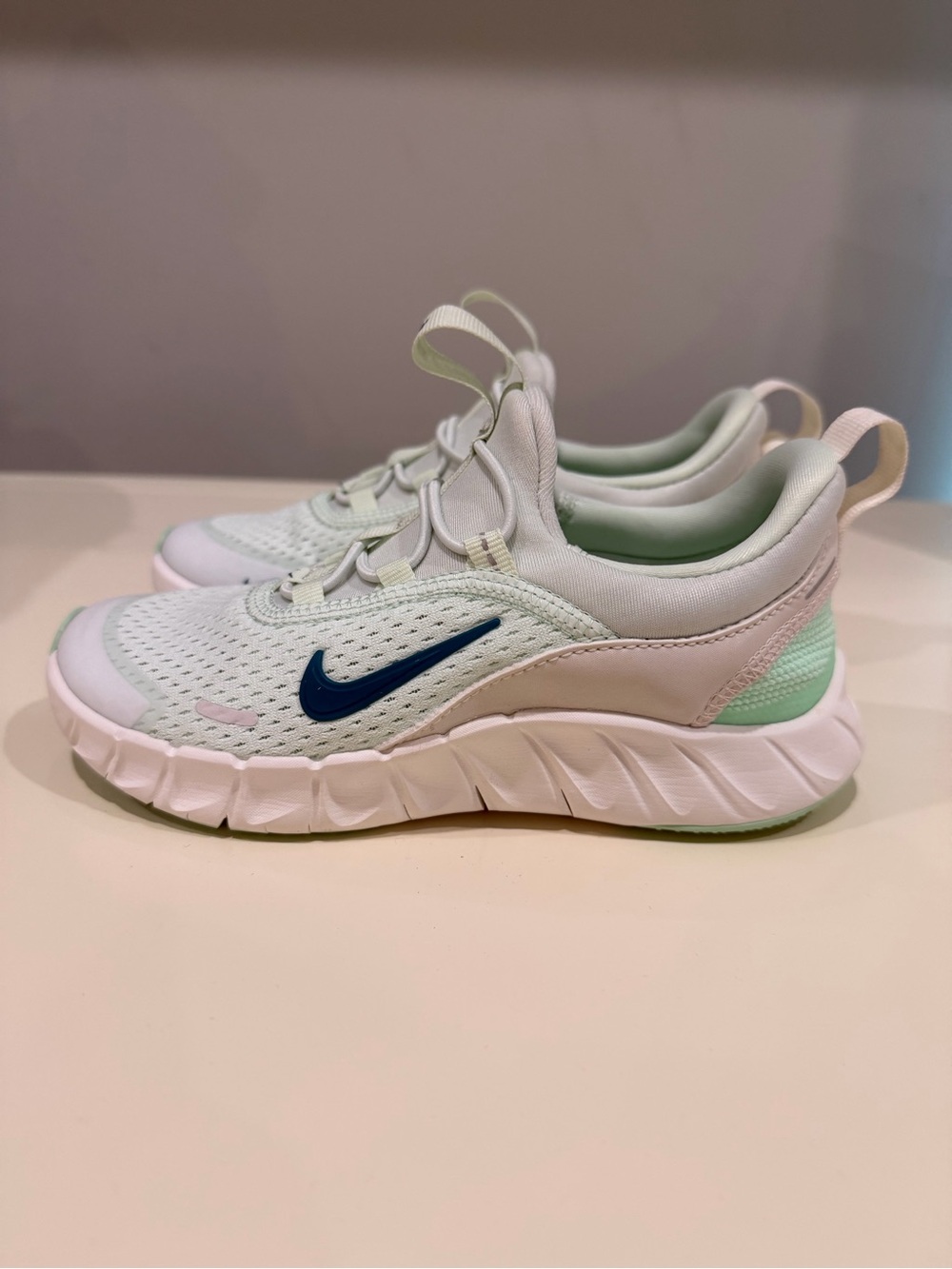 Nike Kids Mint Green and Navy Slip-On Athletic Sneakers